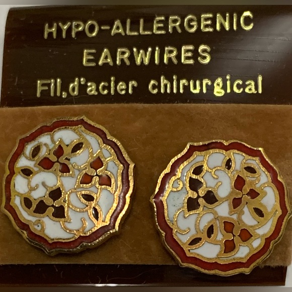 Vintage mini triquetra Cloisonné Earrings Studs - Picture 1 of 6